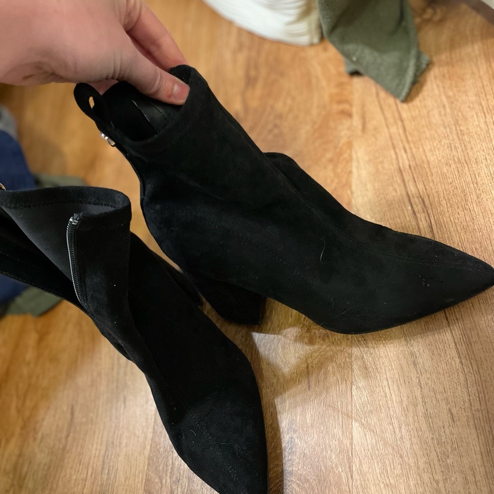 Black ankle high Steve Madden boots! SIZE 7.5